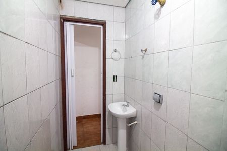 Banheiro de casa para alugar com 2 quartos, 75m² em Vila Santa Lucia, São Paulo