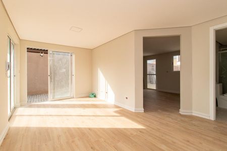 Casa de condomínio à venda com 110m², 3 quartos e 2 vagas Casa de condomínio à venda com 110m², 3 quartos e 2 vagasSala