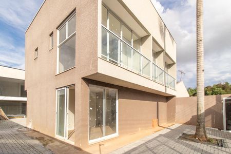 Fachada de casa de condomínio à venda com 3 quartos, 110m² em Campo Comprido, Curitiba