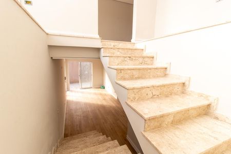 Escada de casa de condomínio à venda com 3 quartos, 110m² em Campo Comprido, Curitiba