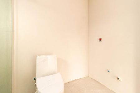 Casa de condomínio à venda com 110m², 3 quartos e 2 vagas Casa de condomínio à venda com 110m², 3 quartos e 2 vagasBanheiro da Suíte