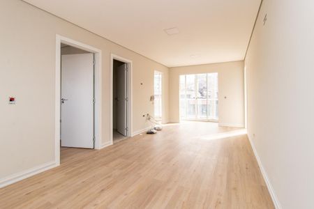 Casa de condomínio à venda com 110m², 3 quartos e 2 vagas Casa de condomínio à venda com 110m², 3 quartos e 2 vagasSala de TV