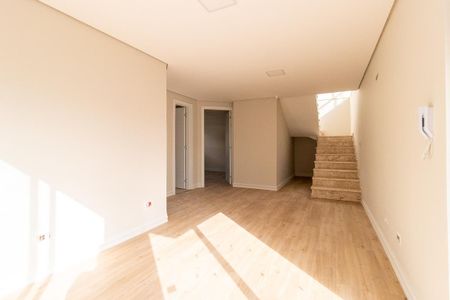 Sala de casa de condomínio à venda com 3 quartos, 110m² em Campo Comprido, Curitiba