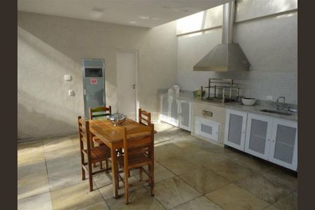 Casa à venda com 4 quartos, 400m² em Jardim Marajoara, São Paulo