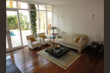 Casa à venda com 4 quartos, 400m² em Jardim Marajoara, São Paulo