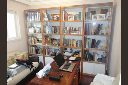 Casa à venda com 4 quartos, 400m² em Jardim Marajoara, São Paulo