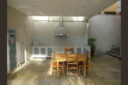 Casa à venda com 4 quartos, 400m² em Jardim Marajoara, São Paulo