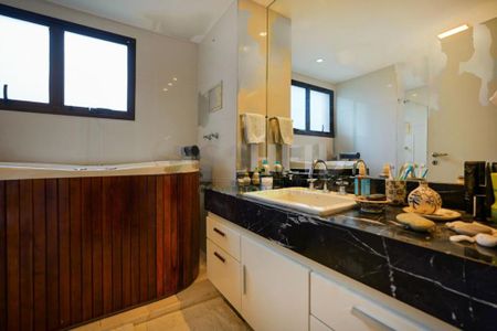 Apartamento à venda com 210m², 3 quartos e 4 vagas