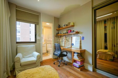 Apartamento à venda com 210m², 3 quartos e 4 vagas