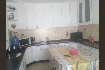 Casa à venda com 3 quartos, 200m² em Vila Campo Grande, São Paulo