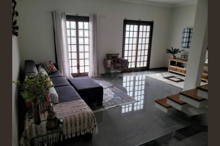 Casa à venda com 4 quartos, 164m² em Jardim Colonial, São Paulo