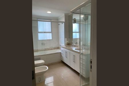 Apartamento à venda com 216m², 4 quartos e 4 vagas