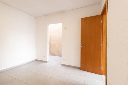 Quarto de casa para alugar com 1 quarto, 45m² em Novo Mundo, Curitiba