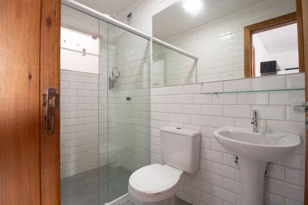 Banheiro de casa para alugar com 1 quarto, 45m² em Novo Mundo, Curitiba