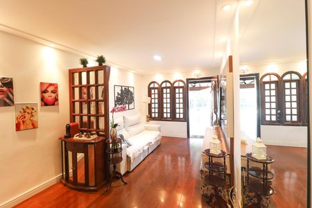 Casa à venda com 180m², 2 quartos e 1 vaga