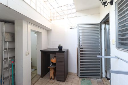 Casa à venda com 180m², 2 quartos e 1 vaga