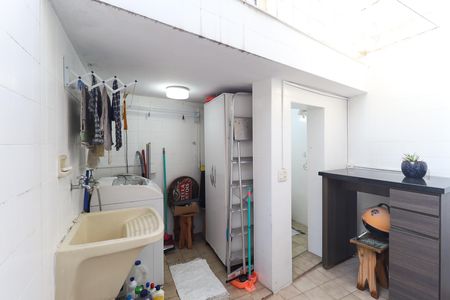 Casa à venda com 180m², 2 quartos e 1 vaga