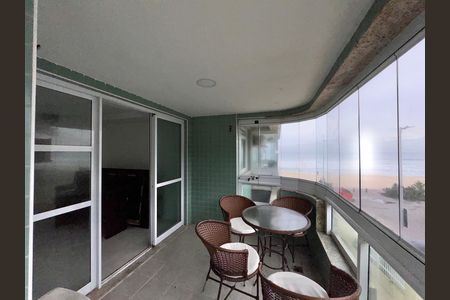 Apartamento à venda com 86m², 2 quartos e 2 vagasVaranda