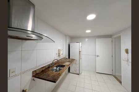 Apartamento à venda com 86m², 2 quartos e 2 vagasCozinha e Área de Serviço