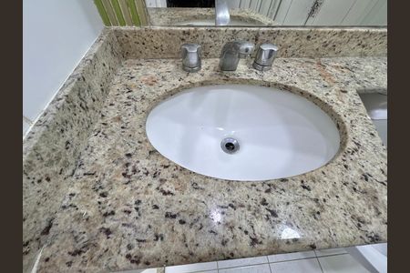 Apartamento à venda com 86m², 2 quartos e 2 vagasBanheiro Social