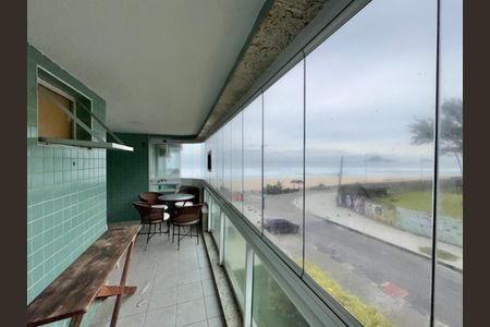 Apartamento à venda com 86m², 2 quartos e 2 vagasVaranda