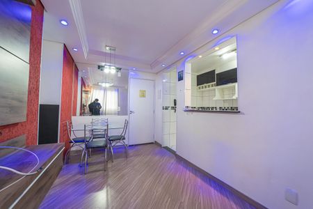 Sala de apartamento para alugar com 2 quartos, 45m² em Jardim Santa Teresinha, São Paulo