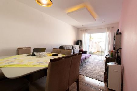 Casa à venda com 60m², 1 quarto e 4 vagasSala