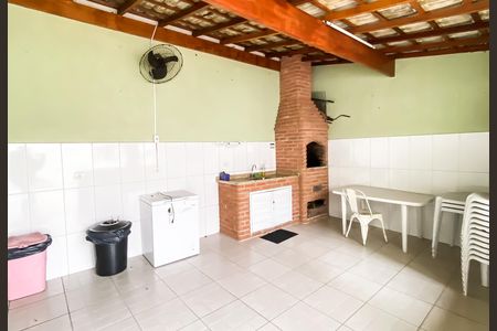 Casa de condomínio à venda com 74m², 2 quartos e 1 vaga Casa de condomínio à venda com 74m², 2 quartos e 1 vagaÁrea comum