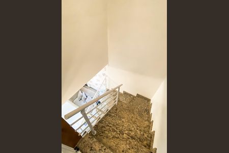 Casa de condomínio à venda com 74m², 2 quartos e 1 vaga Casa de condomínio à venda com 74m², 2 quartos e 1 vagaEscada