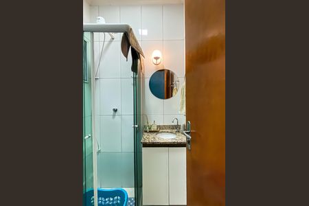 Casa de condomínio à venda com 74m², 2 quartos e 1 vaga Casa de condomínio à venda com 74m², 2 quartos e 1 vagaBanheiro da Suíte 1