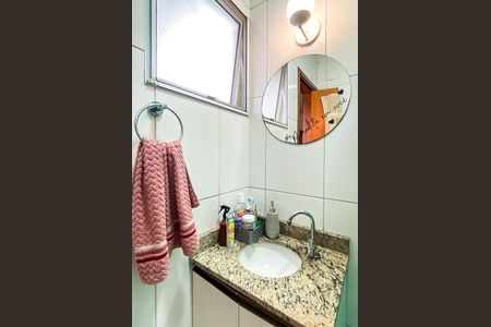 Casa de condomínio à venda com 74m², 2 quartos e 1 vaga Casa de condomínio à venda com 74m², 2 quartos e 1 vagaBanheiro da Suíte 2