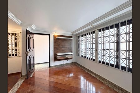 Casa à venda com 181m², 3 quartos e 2 vagasSala