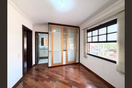 Casa à venda com 181m², 3 quartos e 2 vagas Suíte 1 