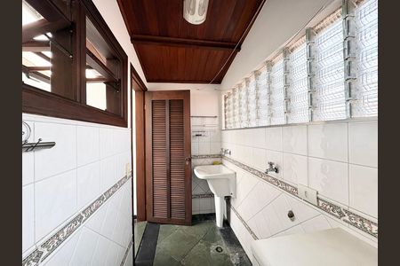 Casa à venda com 181m², 3 quartos e 2 vagasÁrea de Serviço