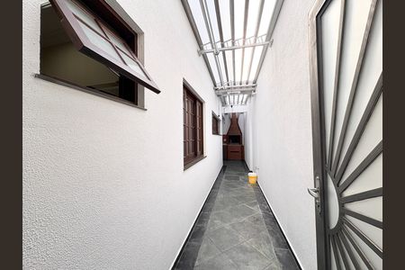 Casa à venda com 181m², 3 quartos e 2 vagasCorredor externo