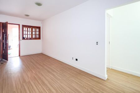 Casa para alugar com 150m², 2 quartos e 2 vagas Casa para alugar com 150m², 2 quartos e 2 vagasSala