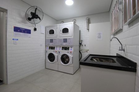 Área comum - Lavanderia de kitnet/studio para alugar com 1 quarto, 70m² em Vila Nova Conceição, São Paulo