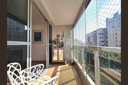 Studio para alugar com 70m², 1 quarto e 2 vagas Studio para alugar com 70m², 1 quarto e 2 vagasVaranda