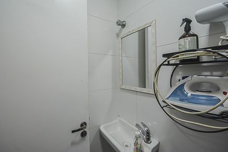 Apartamento à venda com 69m², 2 quartos e 1 vaga Apartamento à venda com 69m², 2 quartos e 1 vagaBanheiro de serviço