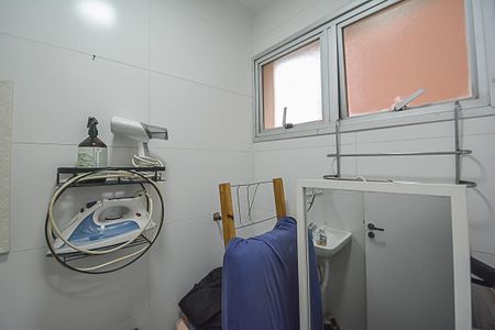 Apartamento à venda com 69m², 2 quartos e 1 vaga Apartamento à venda com 69m², 2 quartos e 1 vagaBanheiro de serviço