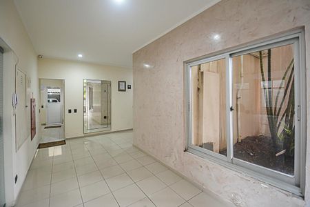 Apartamento à venda com 69m², 2 quartos e 1 vaga Apartamento à venda com 69m², 2 quartos e 1 vagaHall de entrada