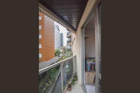 Apartamento à venda com 69m², 2 quartos e 1 vaga Apartamento à venda com 69m², 2 quartos e 1 vagaSacada