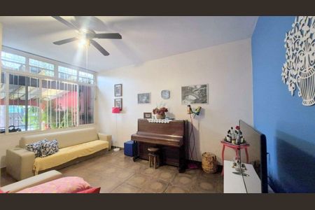 Casa à venda com 3 quartos, 150m² em Chácara Monte Alegre, São Paulo