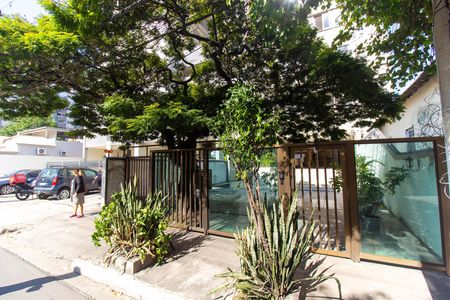 Apartamento à venda com 70m², 2 quartos e 1 vaga Apartamento à venda com 70m², 2 quartos e 1 vagaFachada
