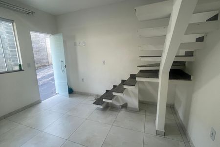 Sala de casa de condomínio para alugar com 2 quartos, 69m² em Jardim Primavera, Duque de Caxias