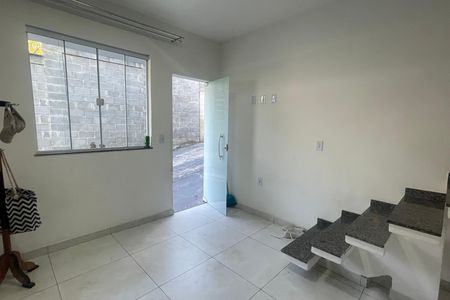 Sala de casa de condomínio para alugar com 2 quartos, 69m² em Jardim Primavera, Duque de Caxias