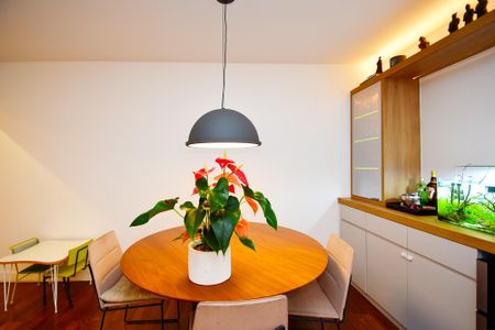 Apartamento à venda com 102m², 2 quartos e 1 vaga Apartamento à venda com 102m², 2 quartos e 1 vagaSala de jantar
