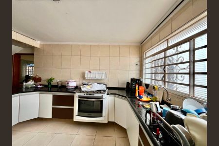 Casa à venda com 217m², 4 quartos e 5 vagas Casa à venda com 217m², 4 quartos e 5 vagasCozinha