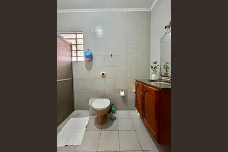 Casa à venda com 217m², 4 quartos e 5 vagas Casa à venda com 217m², 4 quartos e 5 vagasBanheiro