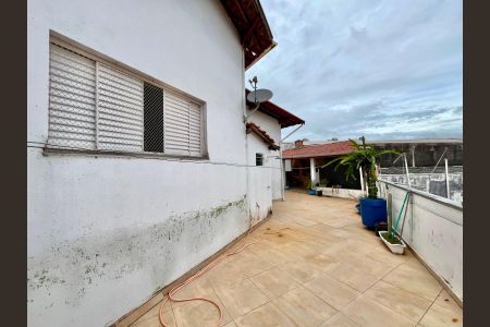 Casa à venda com 217m², 4 quartos e 5 vagas Casa à venda com 217m², 4 quartos e 5 vagasQuintal